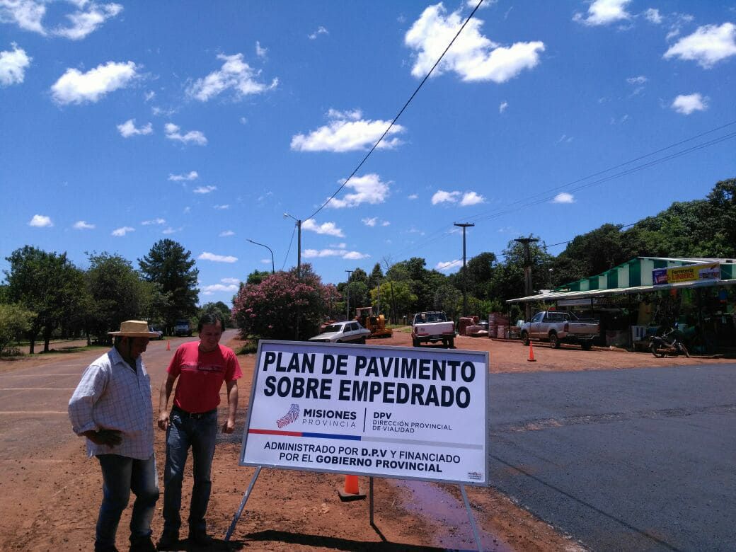 Vialidad Provincial realiza asfaltado en Santiago de Liniers