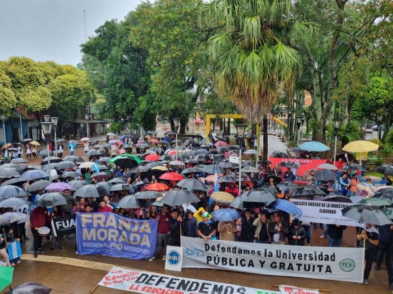 Marcha universitaria en Eldorado: movilización de estudiantes y docentes 